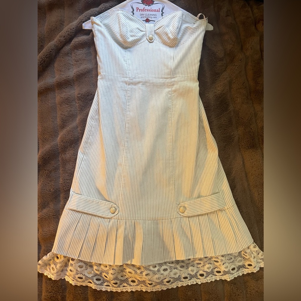 Betsey Johnson cream pinstripe pleated dress size 2
